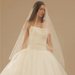 NWT Chosen by Kyha Sheath Veil in Bright Ivory